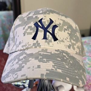 New York Yankees Digital Camo Baseball Cap - Beige/Gray
